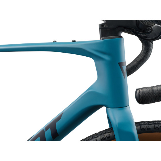 Revolt Advanced 3 2026 - Giant