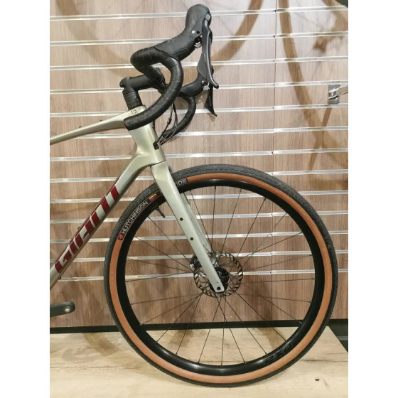 REVOLT Advanced 2 GRAVEL - Giant - Equipé - Taille ML - Occasion reconditionné